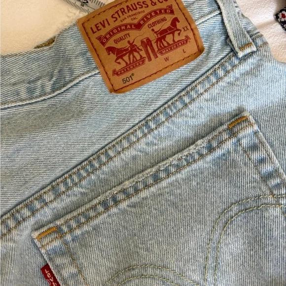 Levi's Blue Jean Shorts Distressed High-Waisted - Picture 4 of 6